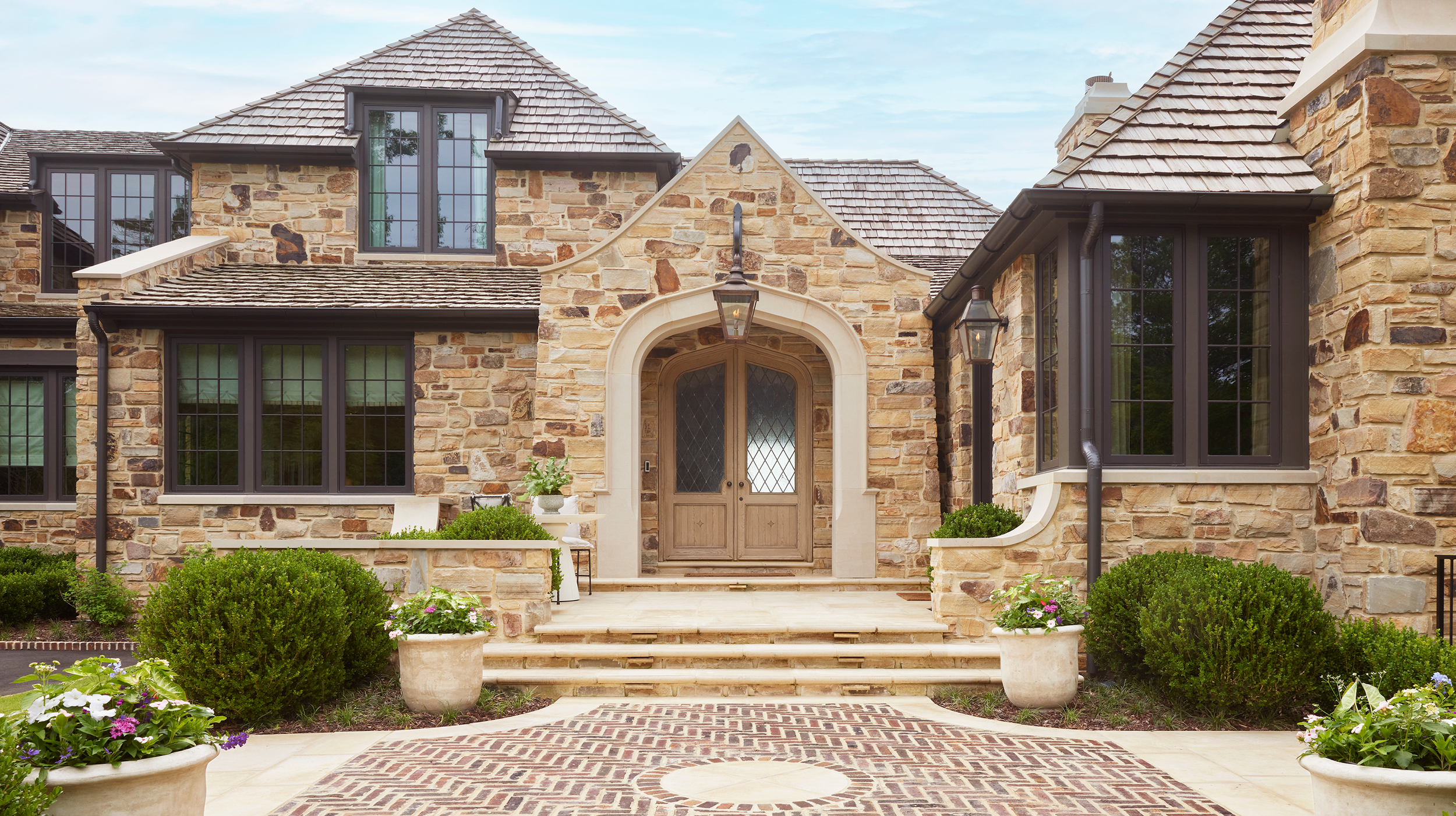 Brick-Patterned Motor Court and Entryway Vestavia Hills