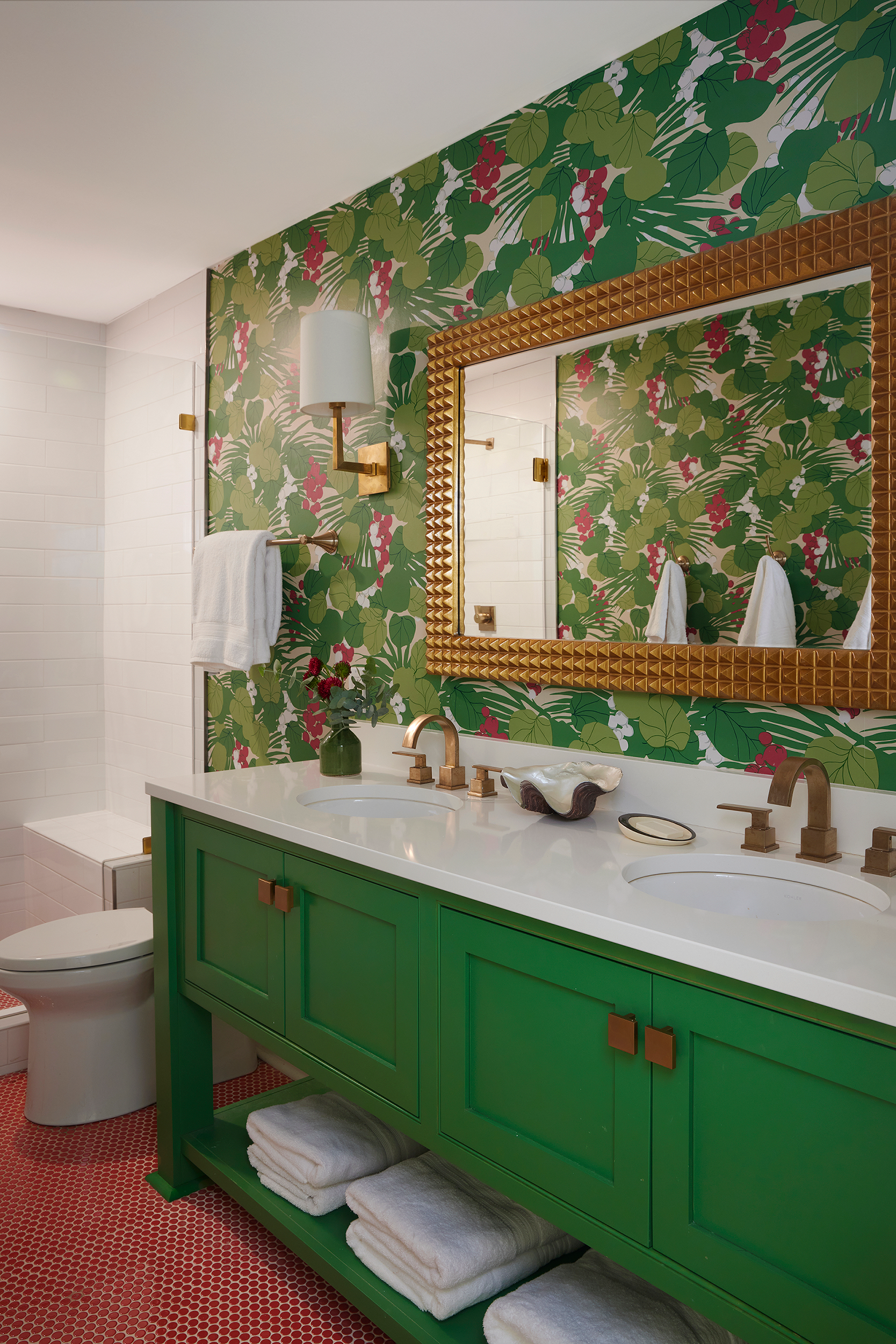 Panama City Beach bungalow primary bathroom.